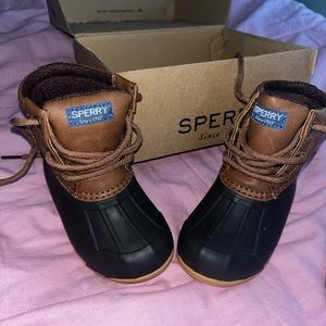 Sperry Port Boot Tan/Brown, boys size 6 . Brand new in the box